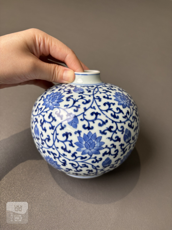 清雍正 青花缠枝莲纹花囊 - 图5